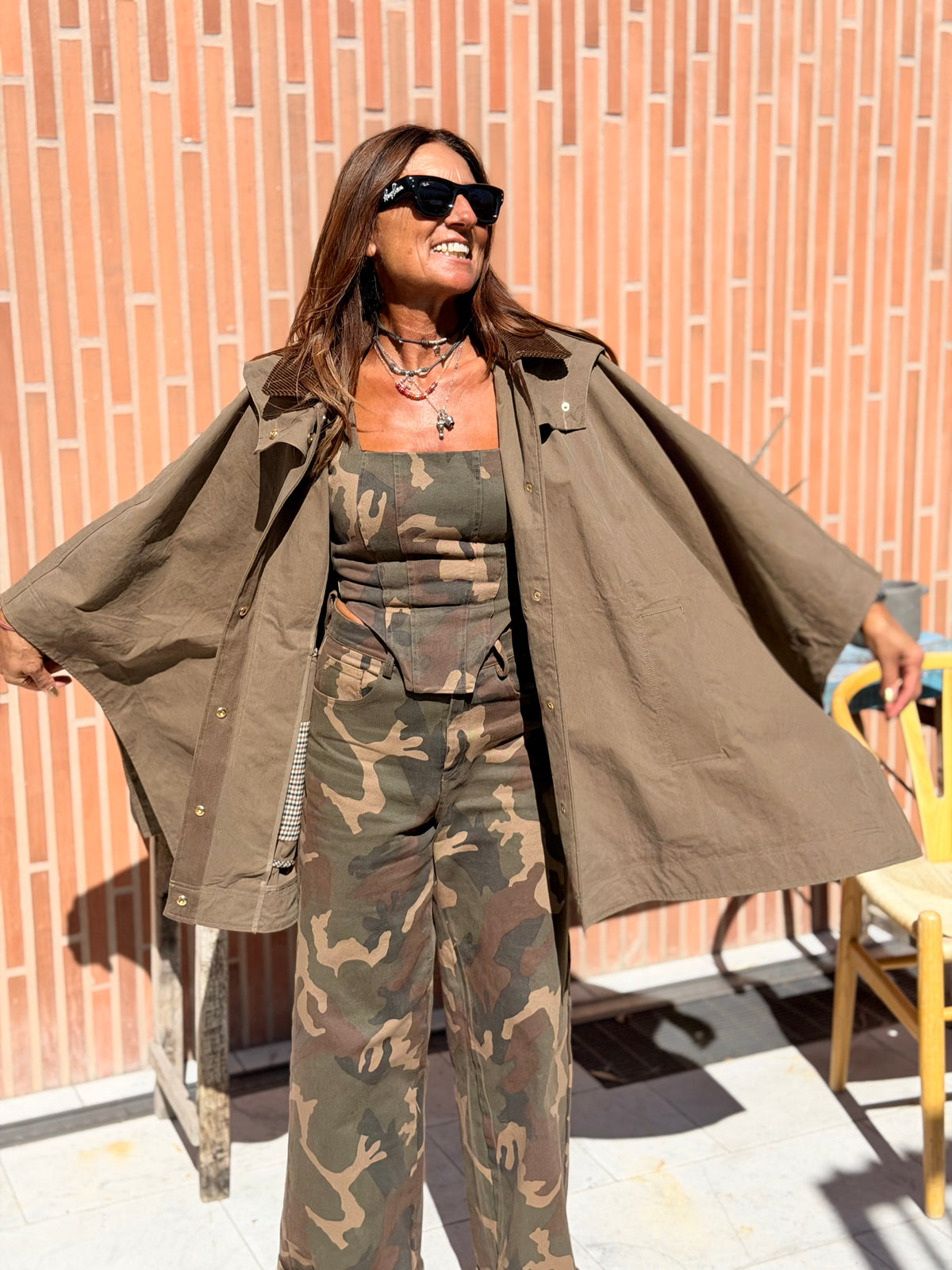 Mantella Over Verde Militare con cappuccio rimovibile