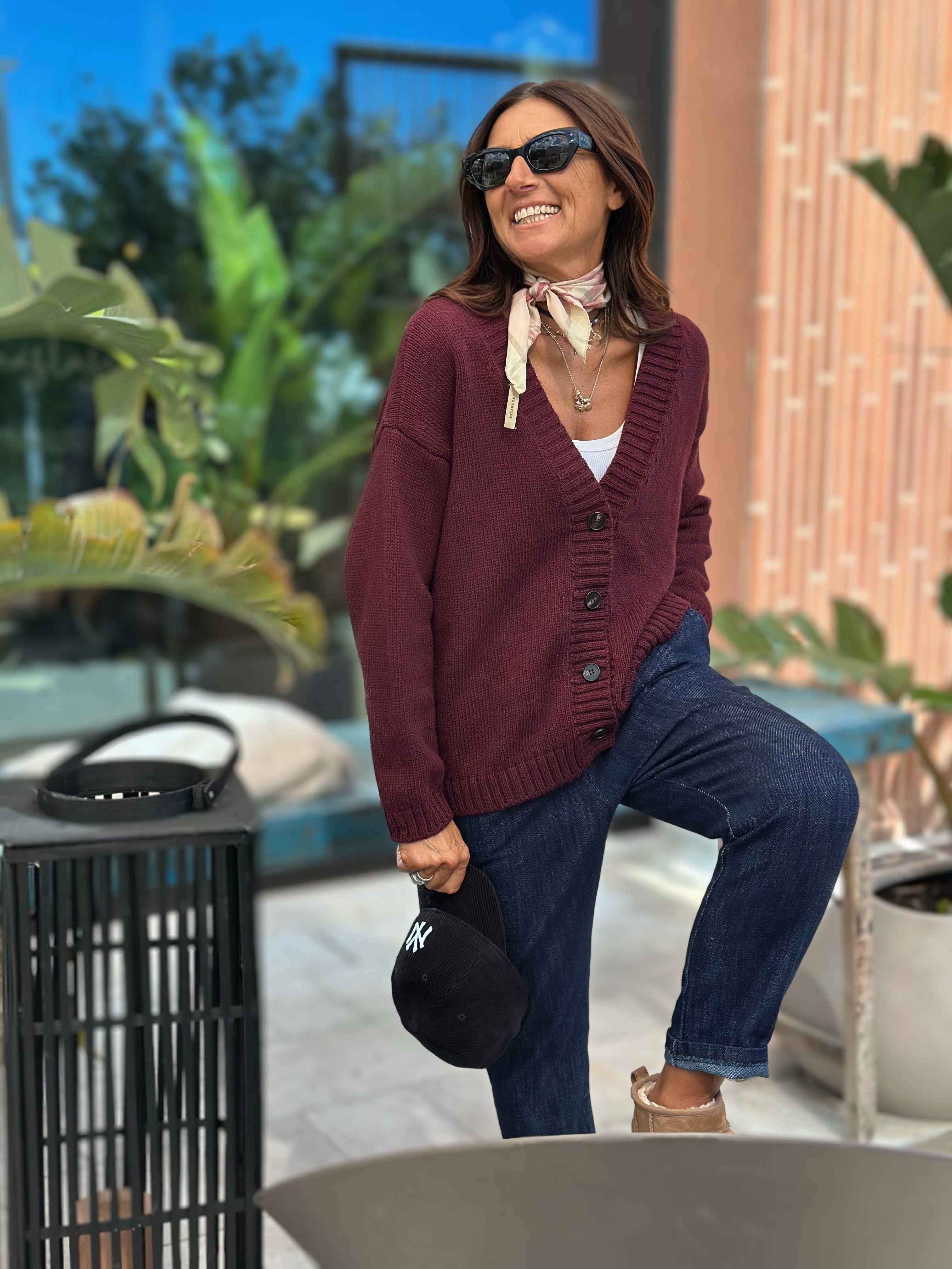 Maglione Scollo a V con Bottoni & Fiocco