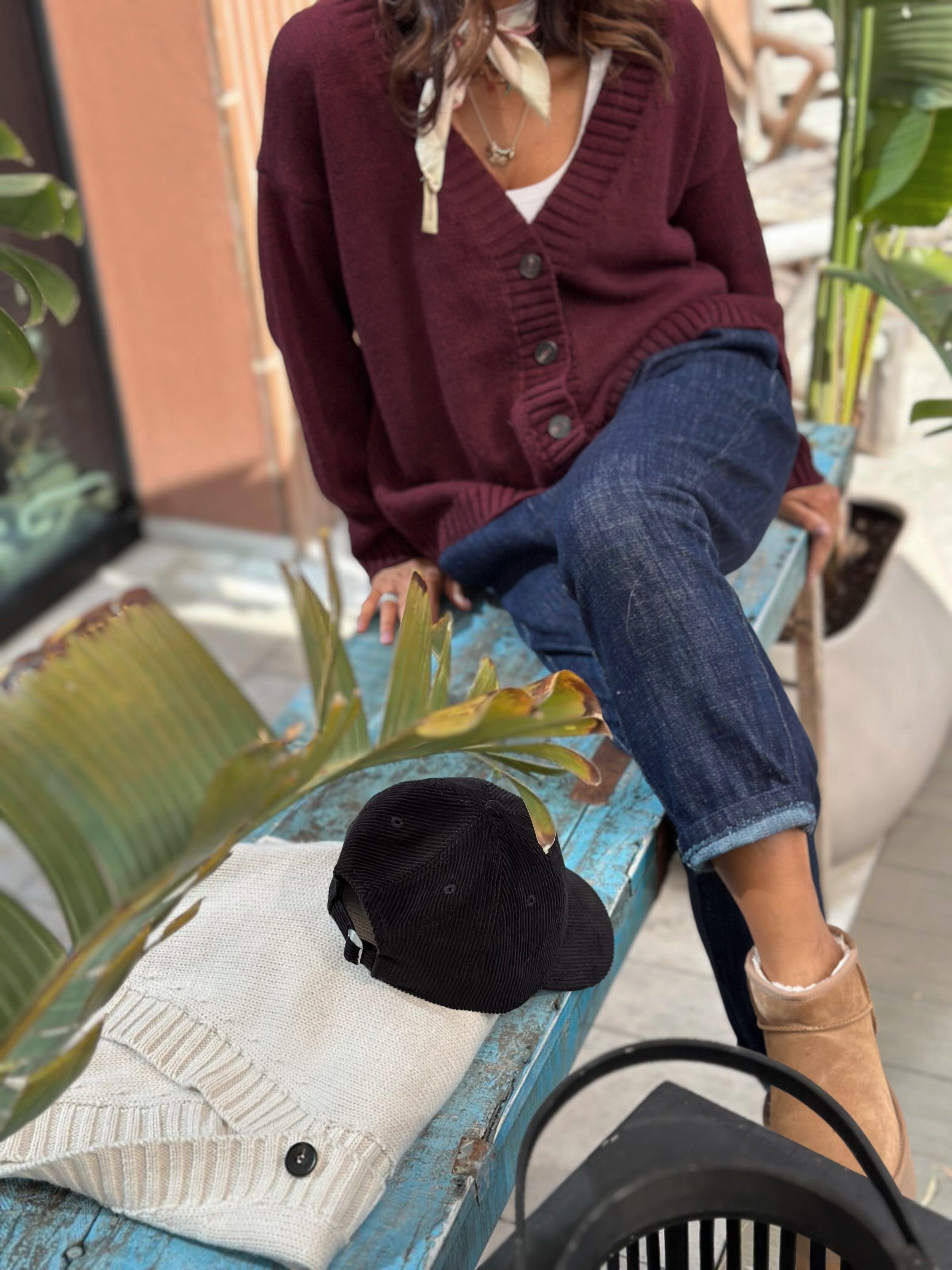 Maglione Scollo a V con Bottoni & Fiocco