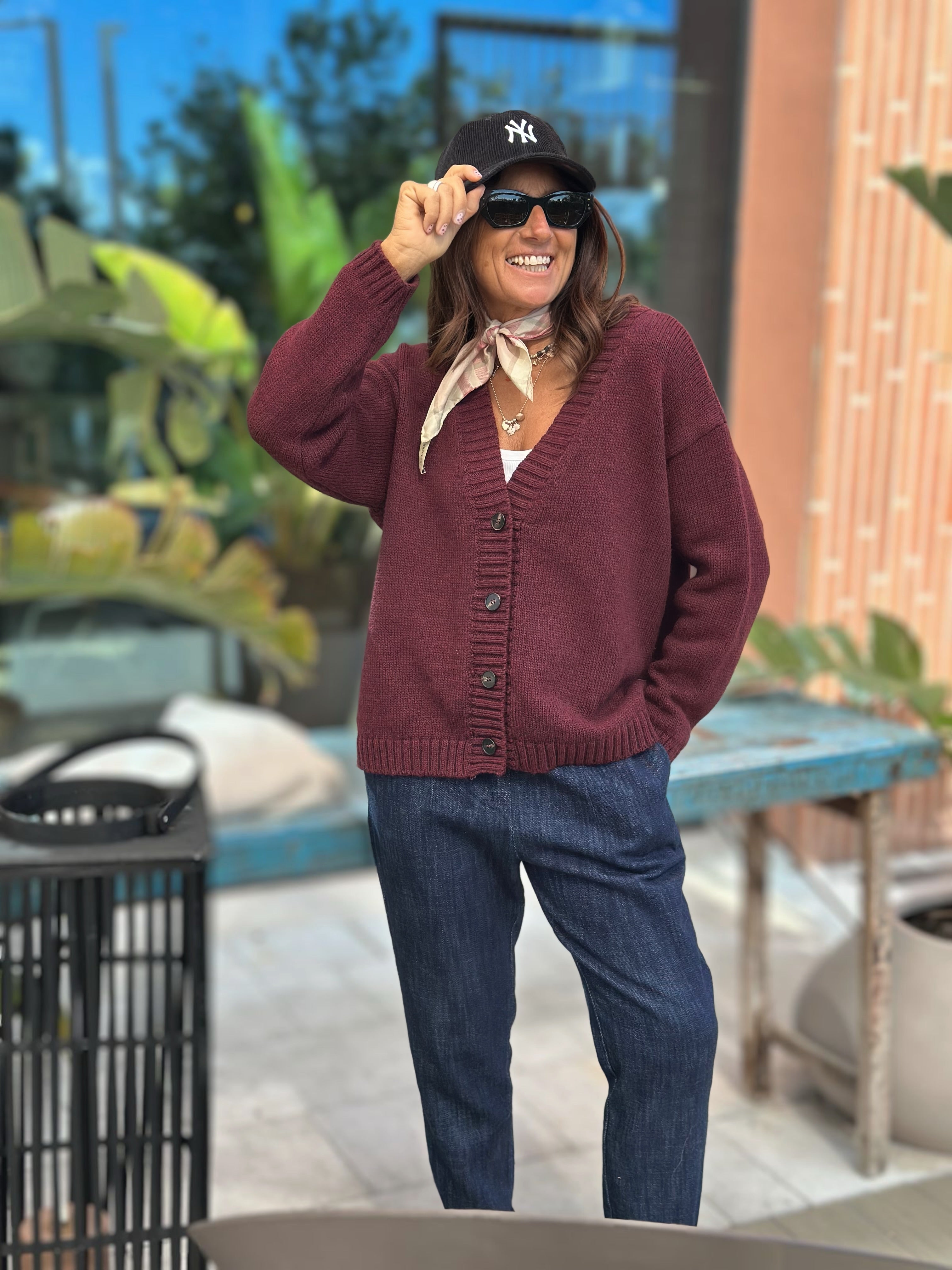 Maglione Scollo a V con Bottoni & Fiocco