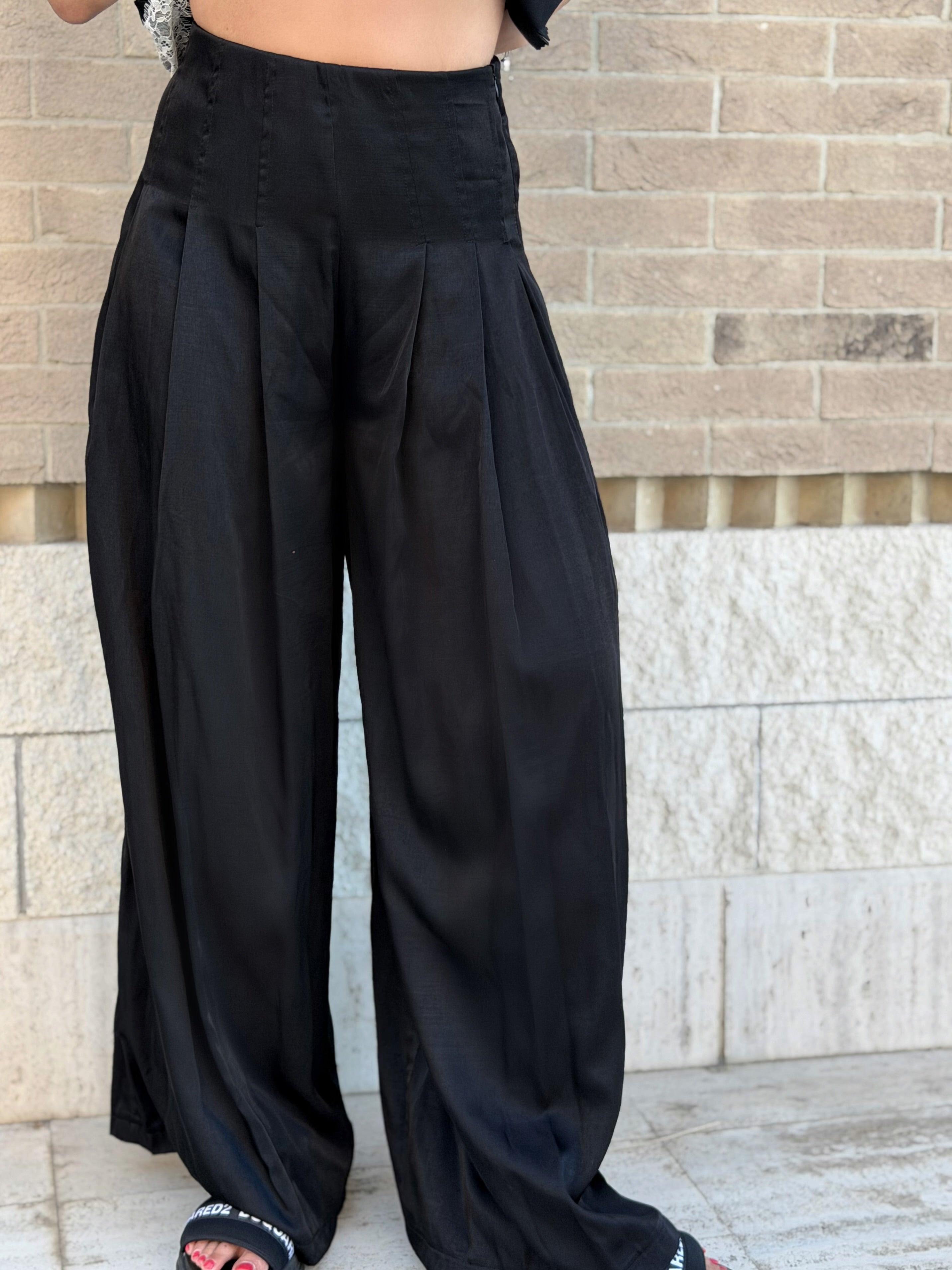 Coordinato Top con Pizzo + Pantalone - Nero Lucido