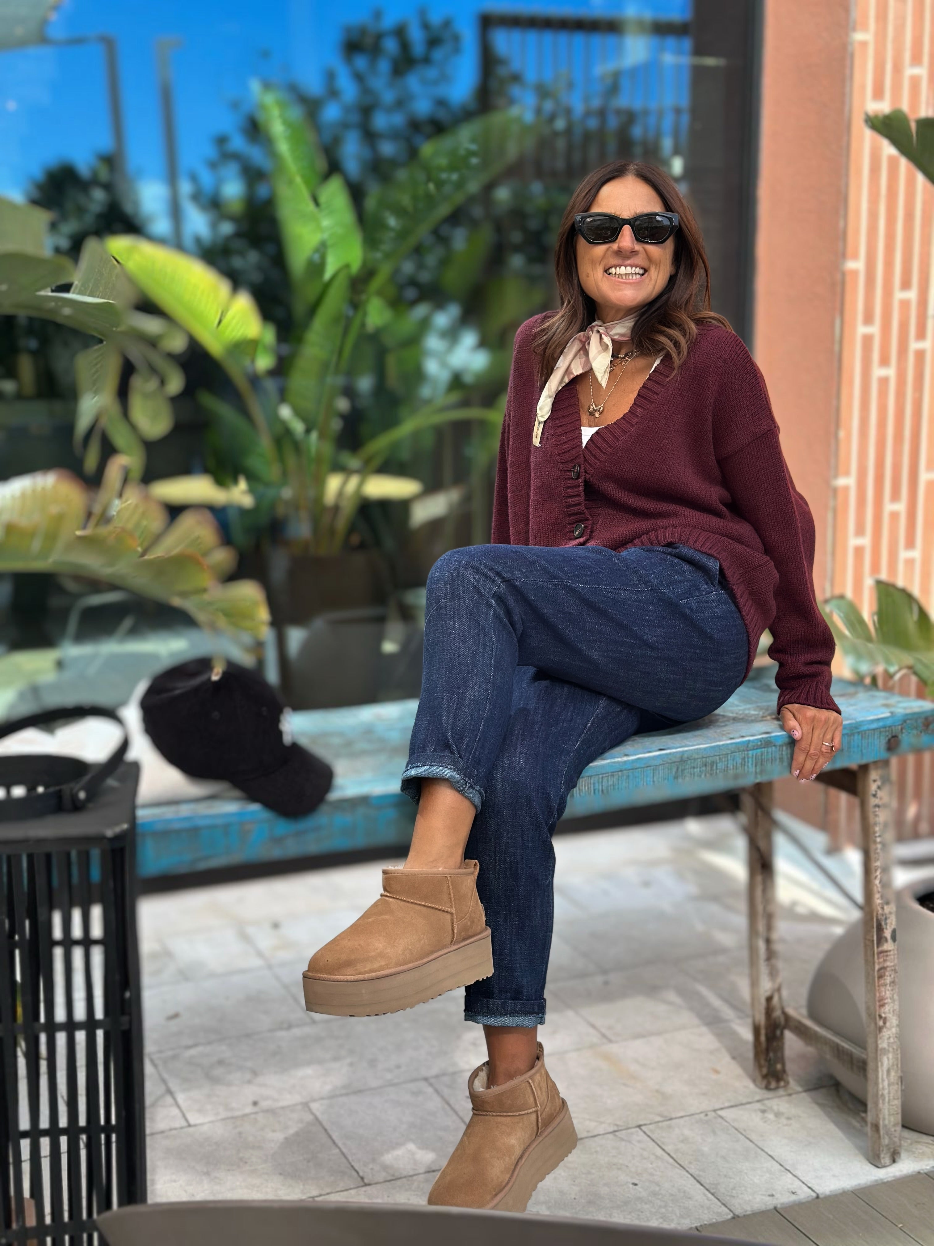 Maglione Scollo a V con Bottoni & Fiocco