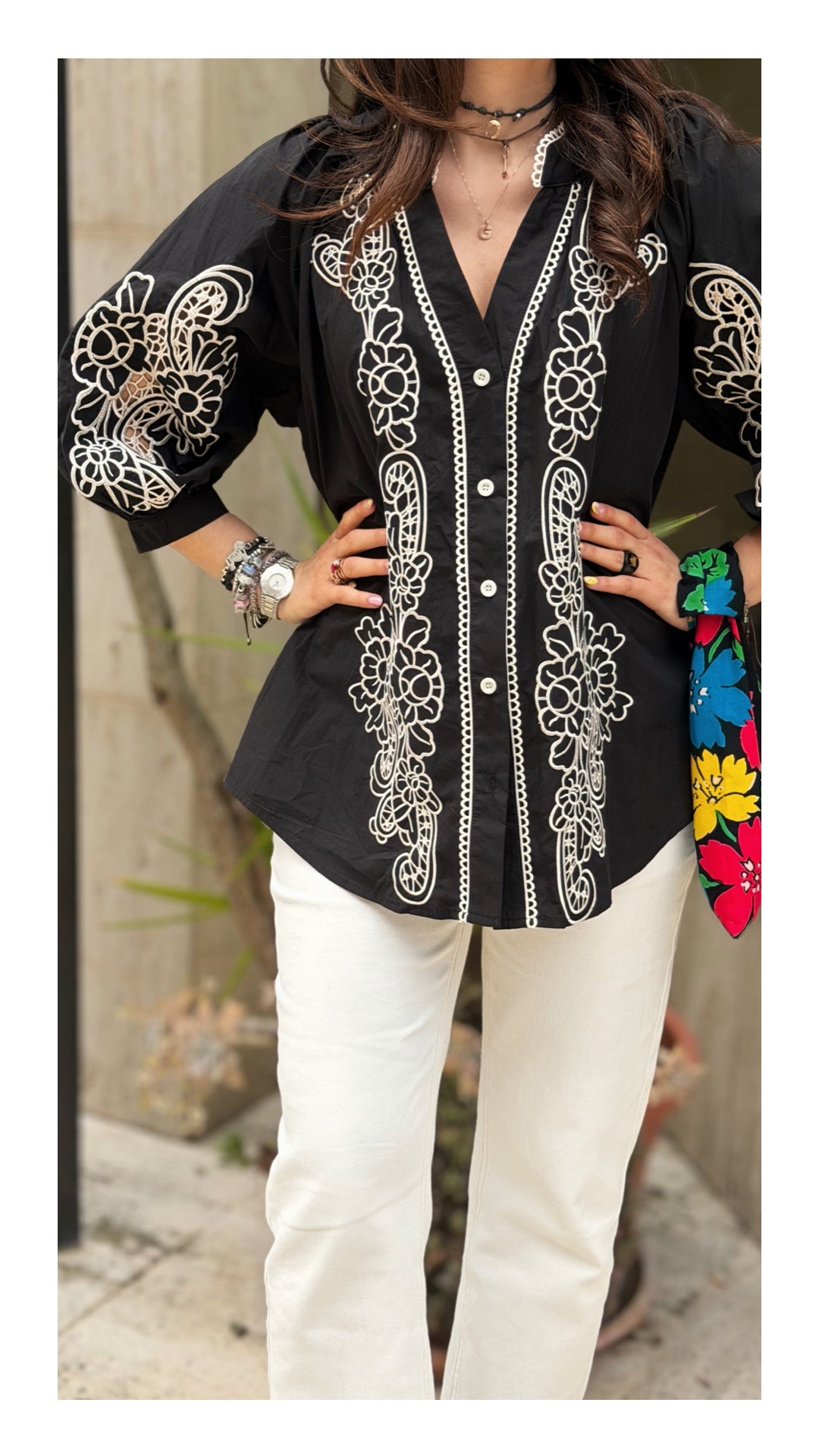 Camicia con Ricamo Nero