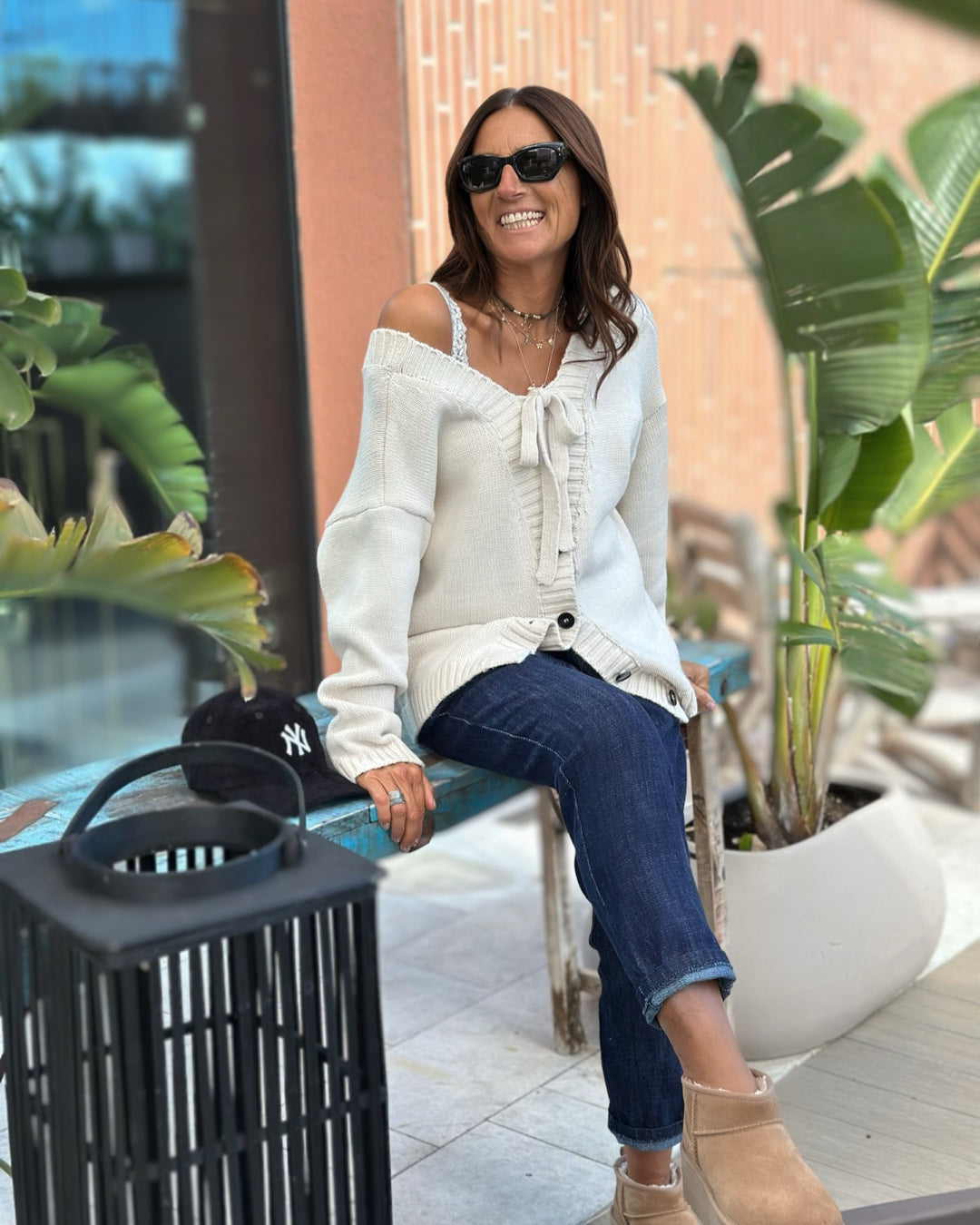 Maglione Scollo a V con Bottoni & Fiocco