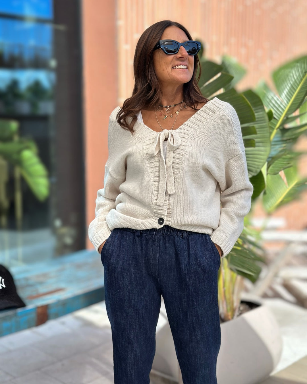 Maglione Scollo a V con Bottoni & Fiocco