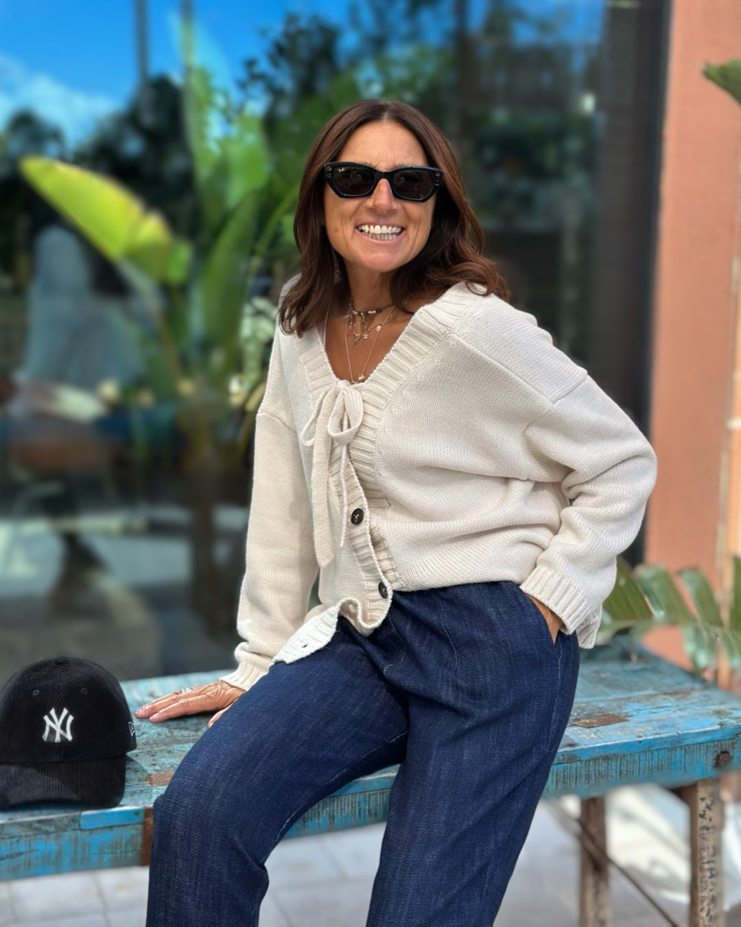 Maglione Scollo a V con Bottoni & Fiocco