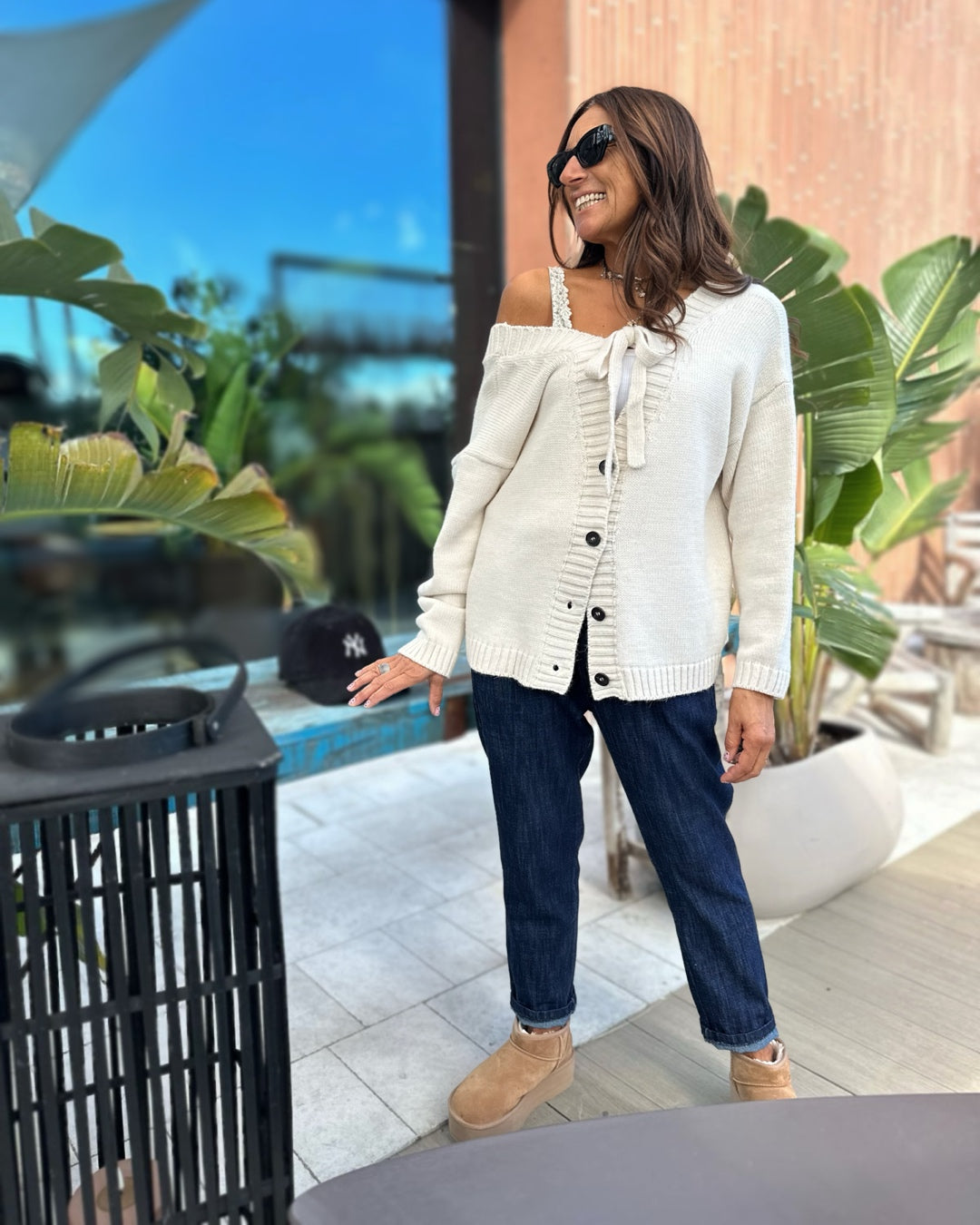 Maglione Scollo a V con Bottoni & Fiocco