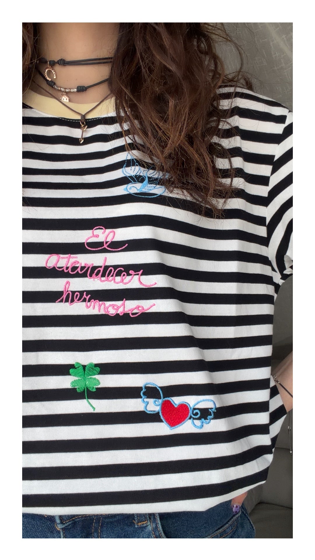 T-shirt Rigata Nera con Ricami Colorati