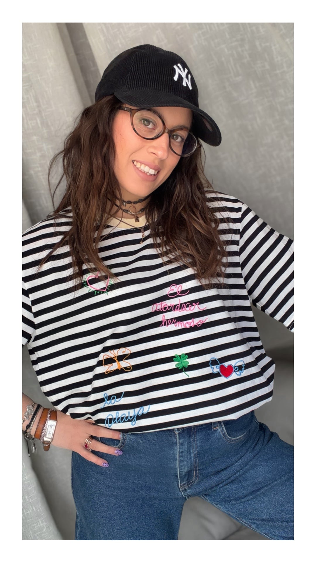 T-shirt Rigata Nera con Ricami Colorati