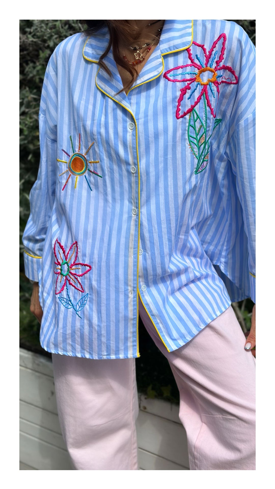 Camicia Pijama rigata con Ricami | Celeste